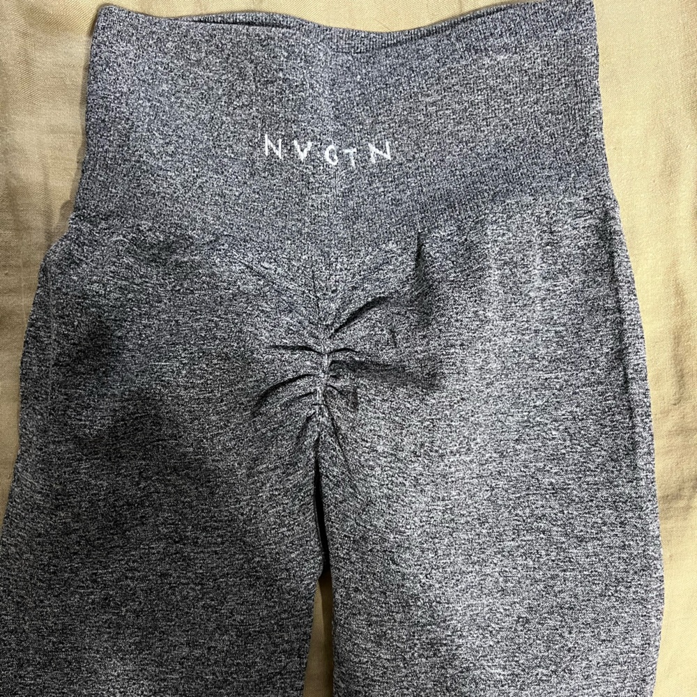NVGTN GRAY SCRUNCH LEGGINGS SIZE XS